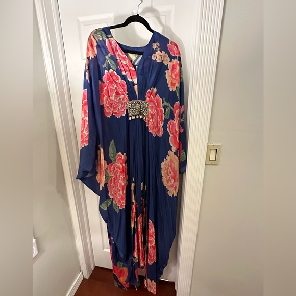 Paulmi & Harah: Blue crepe printed and embroidered kaftan - Picture 6 of 8